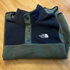 Boys M half button north face fleece